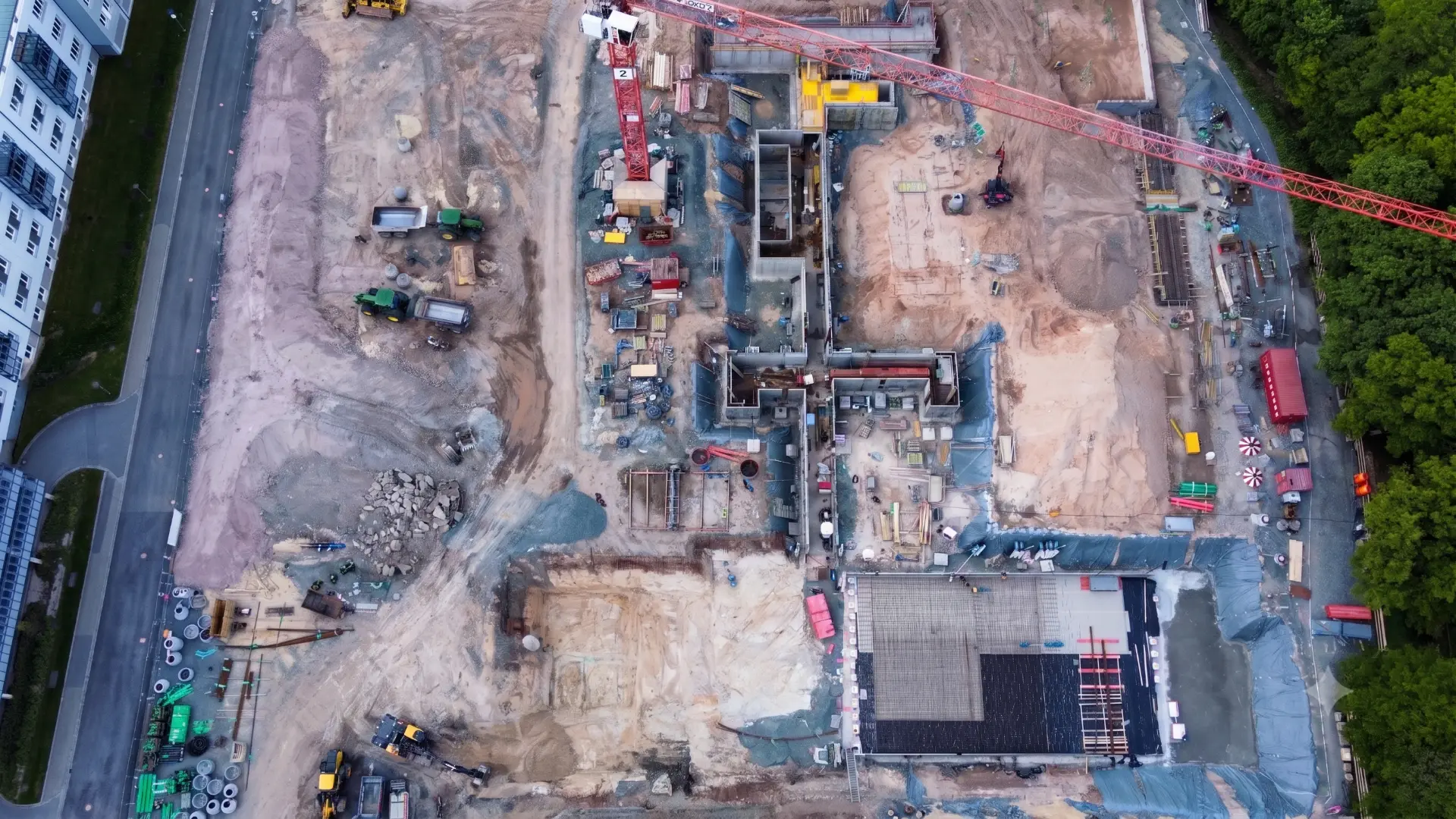 Rohbau-Baustelle aus der Luft